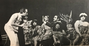 Geni, interpretada pelo ator Emiliano Quueiroz, na primeira montagem da peça "Ópera do Malandro" (1978)